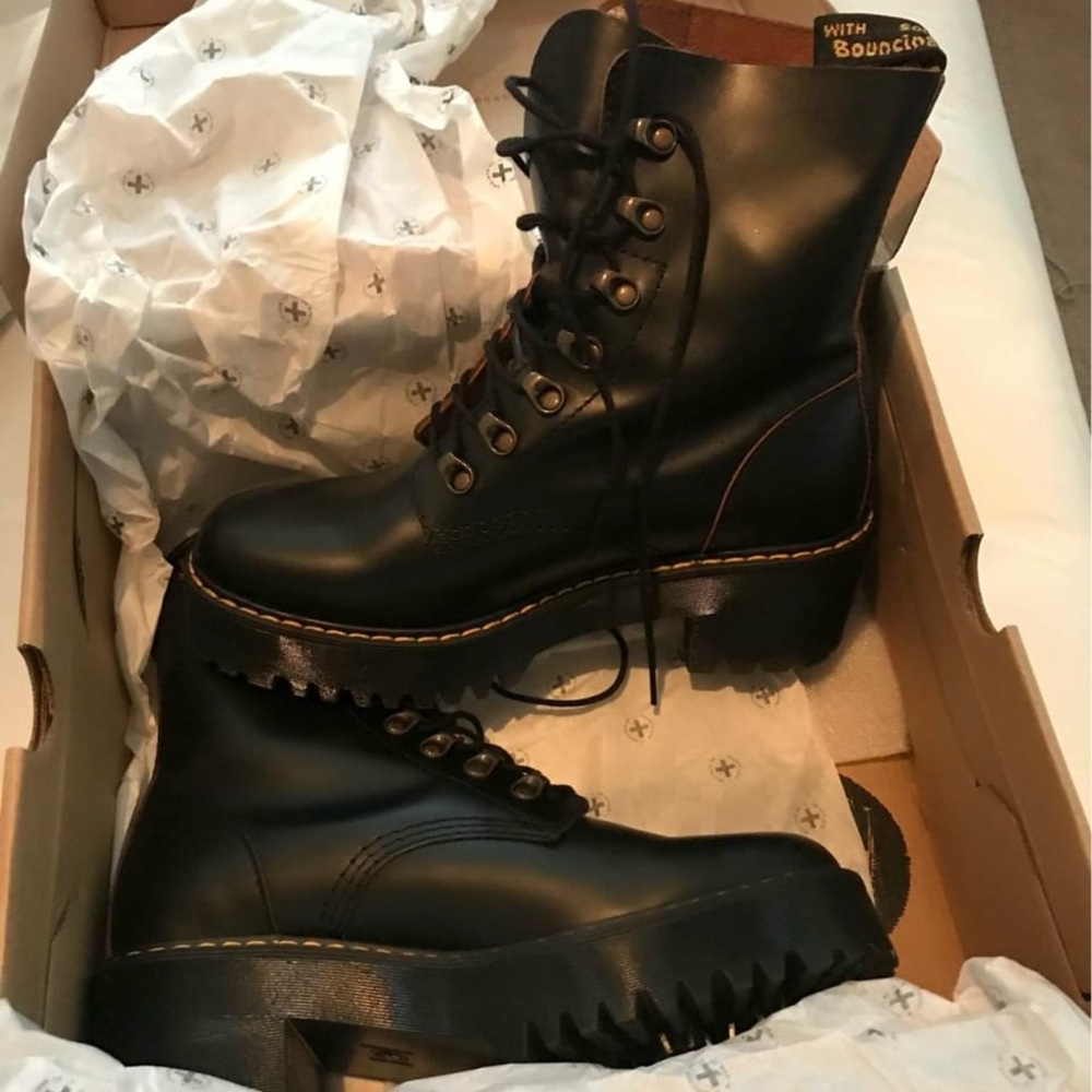 Dr. Martens, Leona Vintage Smooth Leather Heeled Boots
